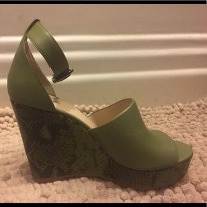 NWOT Olive & Snake Skin Platform Wedge Sandals